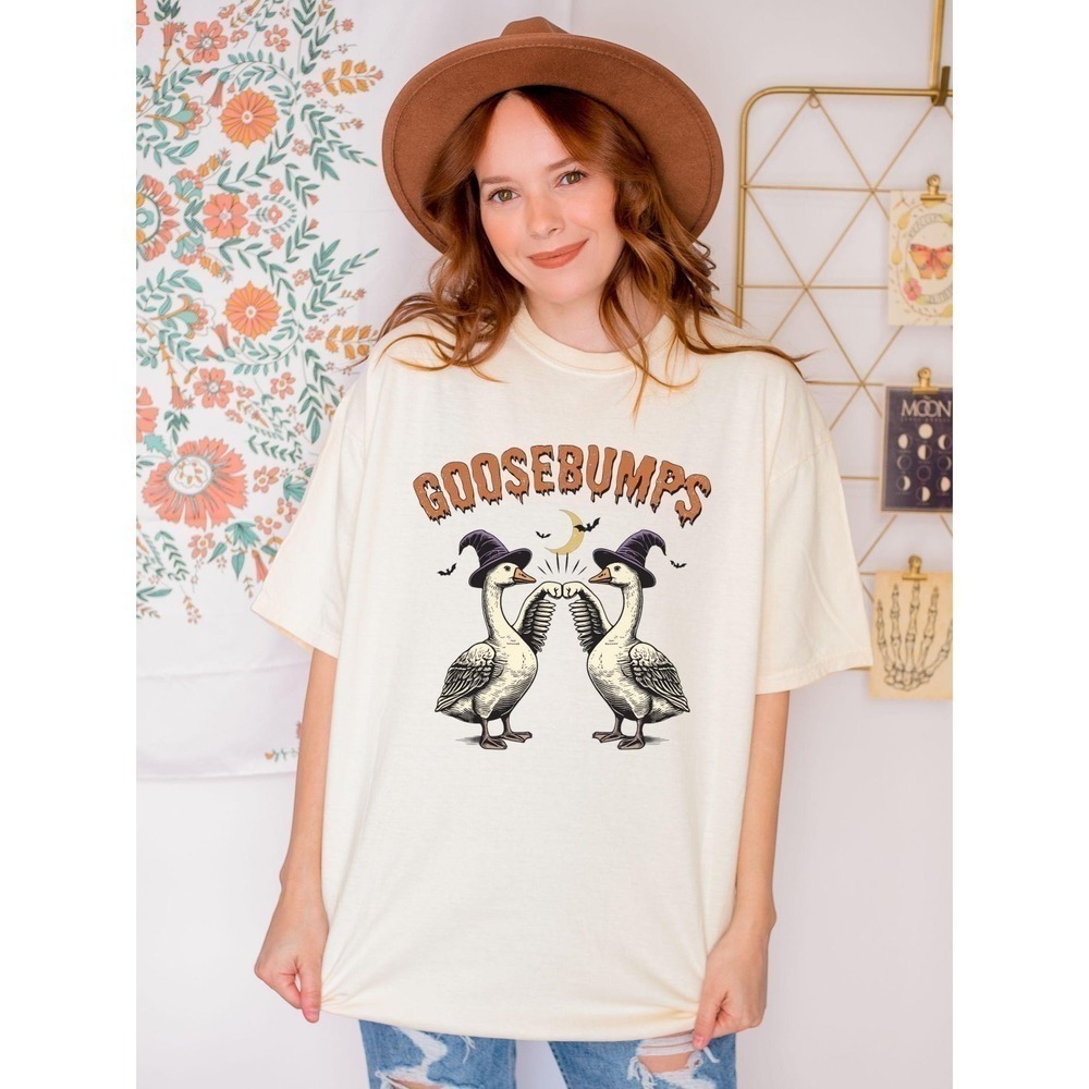 Halloween Goose Goosebumps Funny Horror Meme Graphic T-Shirt